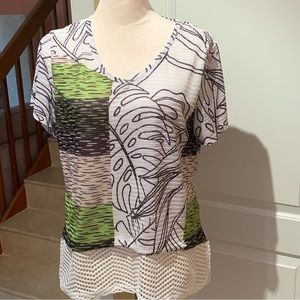 SPORTELLE. Short sleeve Shirt W/leaf design. Netlike material at hem.Com…